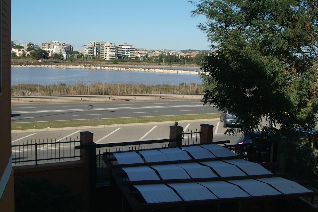B&Beach Cagliari Guest House Екстериор снимка